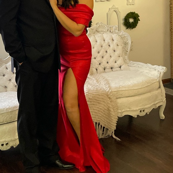 Red gown size L - Picture 5 of 6
